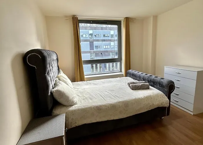 Holliday Street Apartments - One Bedroom - Stunning Balcony